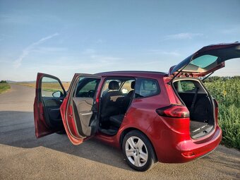 Opel Zafira Tourer - 8