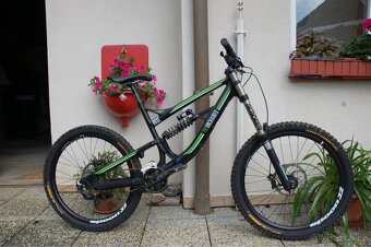 Downhill kolo THE UNCHAINED ROSE - 8