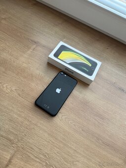 Prodám iPhone SE 2020 – 64 GB – černý - ZÁNOVNÍ - 8