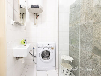 Pronájem bytu 1+kk, Biskupcova, Žižkov, 15900 Kč/měs, 22 m2 - 8