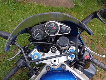 Kawasaki ZX-9R - 8