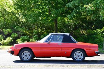 Alfa Romeo 2000 Spider Veloce (1981) - 8