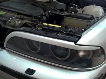 Řasy na světlometech BMW E39 - 8