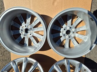 5x112 r17 Vw Passat B8-Model London krásný stav - 8