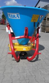 Rozmetadlo plastové Abra 500 litrů - 8