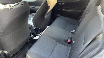 TOYOTA YARIS HYBRID 1,5 náhradní Dily - 8