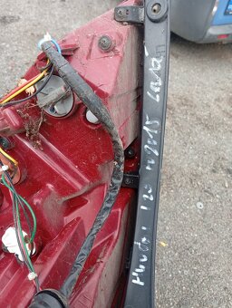 HYUNDAI I20 ZADNÍ LEVÉ SVĚTLO Z RV  2015 PĚKNÉ - 8