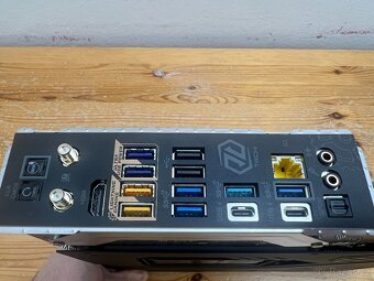 ASROCK X870E Taichi///Socket AM5 // Funkční,záruka - 8