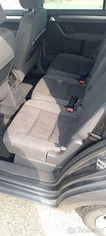 Volkswagen Touran - 8