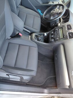 Prodám vw golf 6 1.6 tdi 77 kw 5 dveří model 2011 - 8