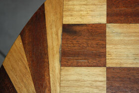 Šachy, starý šachový stůl, šachovnice, šachové figury - 8