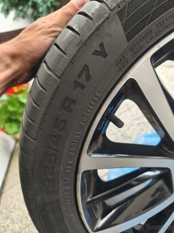 225/45 R17 Y - 8