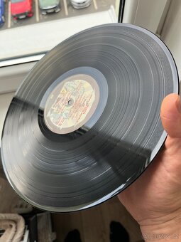 Queen – News Of The World - 8