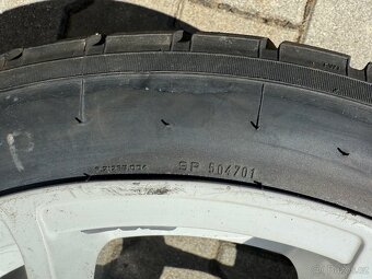 ZAVODNI PNEU NA VODU PIRELLI 235/645 R18 - 8
