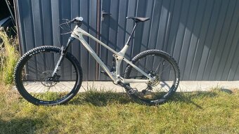 Karbonové kolo YT IZZO Comp - 8