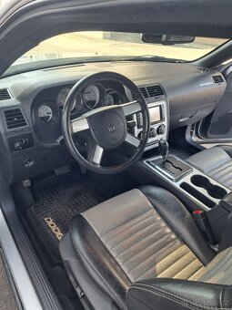 Dodge Challenger - 8