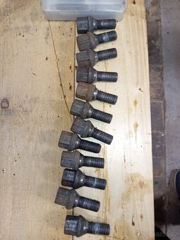 Prodám zimní pneum 215/55 R16 - 8