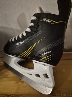 Hokejove brusle CCM 33 - 8