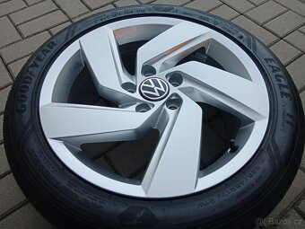 alu kola 5x112 r17 VW Golf a letní pneu 222/45/17 - 8
