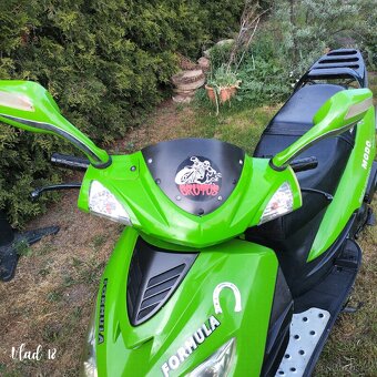 Skútr 50 ccm 4t - 8