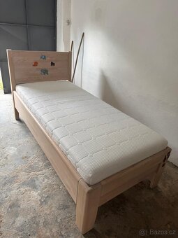 Postel z masivu 200×90 cm se zásuvkami, roštem a matrací - 8
