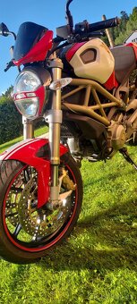Ducati Monster 796 - 8