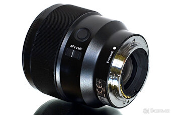 Sony FE 85mm f/1,8 + UV filtr Stav NOVÉHO - 8