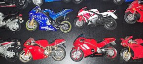 Modely motorek v měřítku 1:18 - 8