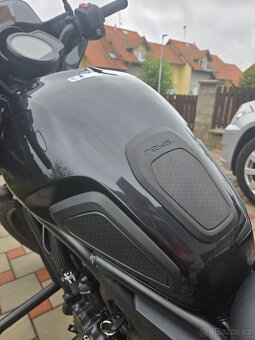 Prodám nově zajetou Hondu Rebel 1100, mraky doplňků - 8