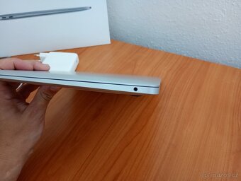 Macbook Air 13 palců M1 chip 16GB RAM 512 SSD 36 cyklů - 8