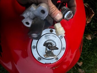 Nadrz sada zamku svody na Honda VTR 1000F Firestorm 96-00 - 8