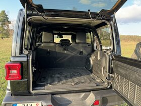 Jeep Wrangler Unlimited Sahara 3.6 Pentastar V6 - 8