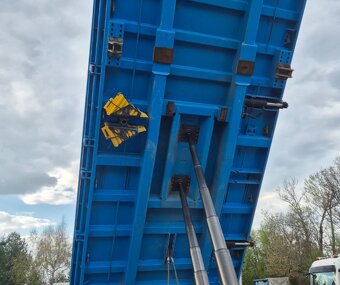 Mercedes-Benz AROCS 3243 - 8x4-Meiller S3+Bordmatik–EURO 6 - 8