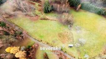 Mírně svažitý stavební pozemek 2542 m² v obci Velké Hamry - 8