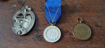 Medaile, vyznamenání, odznaky. - 8