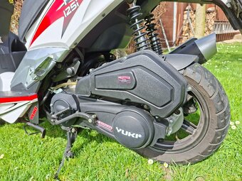 Skútr YUKI 125i Falcon bílo červený - 8