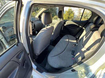 Toyota. Yaris 1.0VVTI - 8