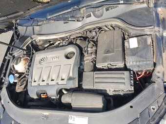 Volkswagen Passat B7 Combi 2.0 - 8