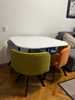 Designový jídelní set (stůl + 4 židle) - 8
