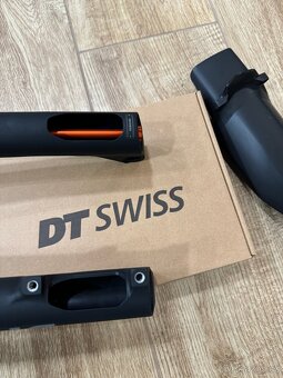 Vidlice DT Swiss F232 One 29" 100mm + páčka - Nova - 8