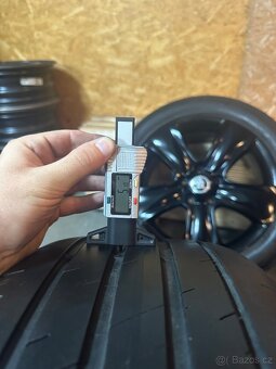 ALU Kola ŠKODA 5x112 R17 DOLOMITE Zánovní Letní Pneu 225/50 - 8