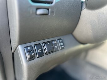 Nissan Navara 2.5 128 kW Automat – r.v. 2006, krásný stav - 8
