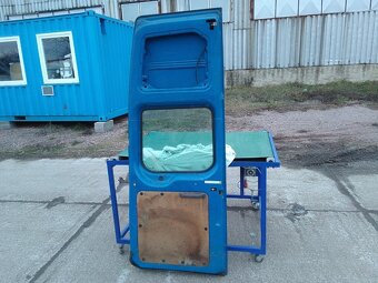 Zadní prosklené dveře na Ford Transit 1 - 8