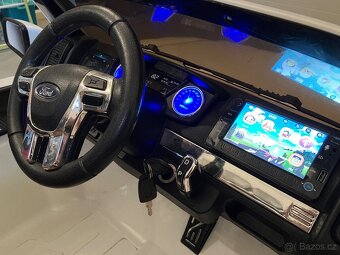 Dětské elektrické autíčko Ford Ranger Wildtrak 4x4 LCD - 8