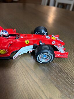 Ferrari F 2005 1:18 - 8