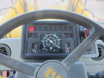 Kolový bagr JCB 4CX - 8