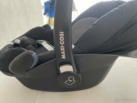 Maxi Cosi plus + základna + podsedak - 8