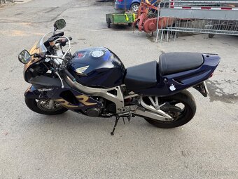 Honda cbr900rr - 8