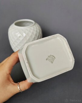 Elegantní dekorační předměty z bílého porcelánu - 8