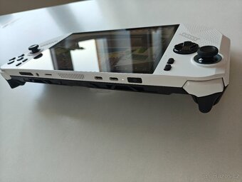 Handheld MSI CLAW A8 - 8